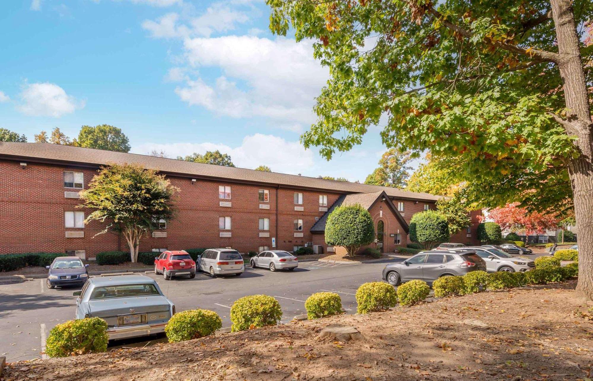 Extended Stay America Select Suites - Charlotte - Tyvola Rd - Executive Park Extérieur photo